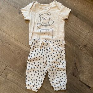 Organic onsie pant set great condition
